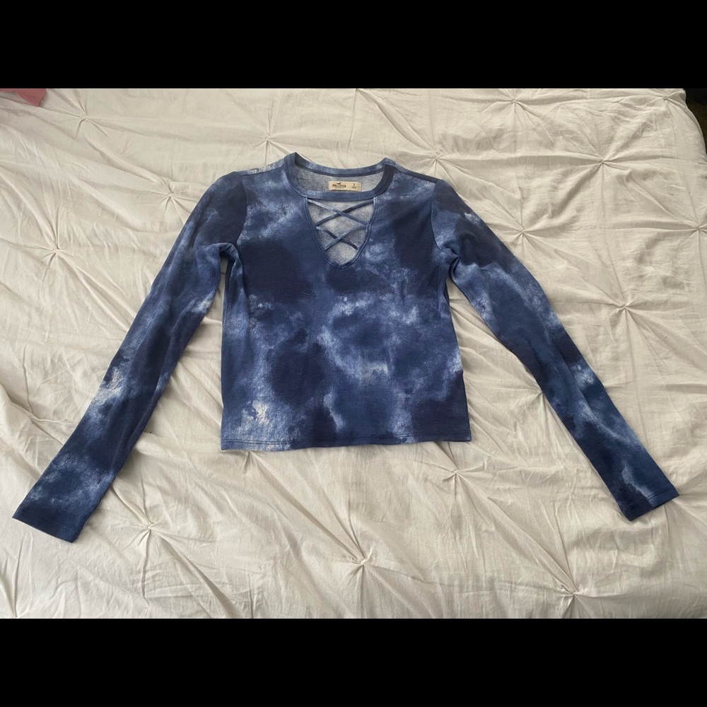 Tie-dye open chest long sleeve shirt.